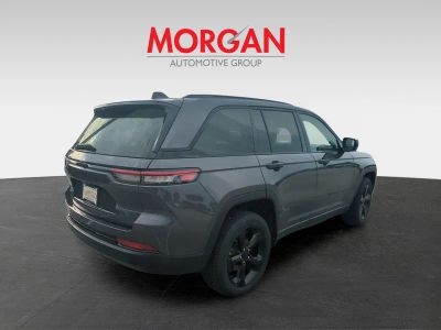 2023 Jeep Grand Cherokee — detail view