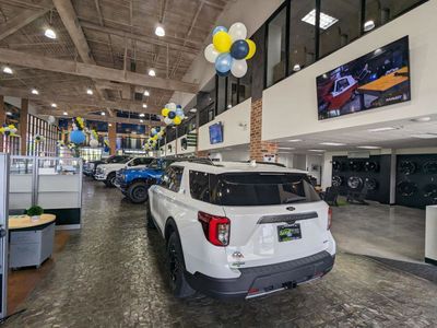 2022 Ford Explorer — photo 36 view
