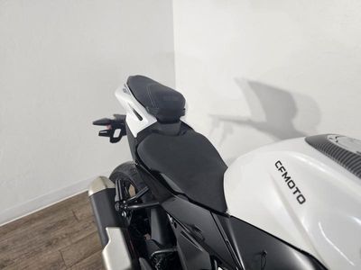 2026 CFMOTO 300SS - Photo 13