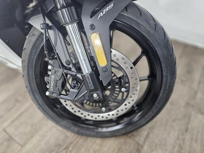 2026 CFMOTO 300SS - Photo 11
