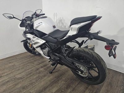 2026 CFMOTO 300SS - Photo 5