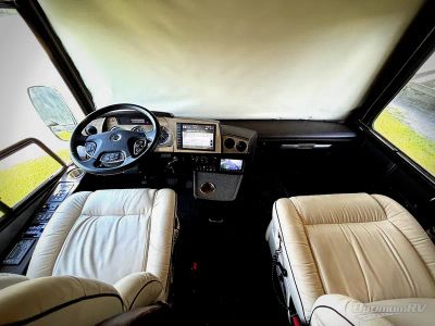 2015 Winnebago Grand Tour — photo 8 view