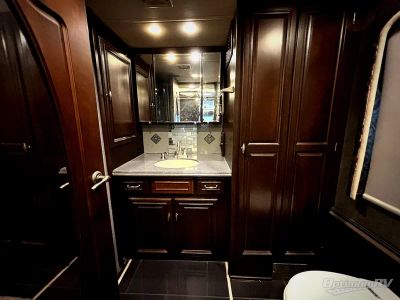 2015 Winnebago Grand Tour — photo 20 view