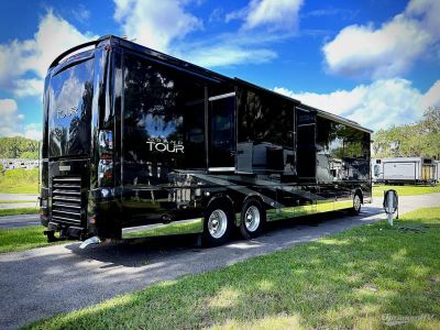 2015 Winnebago Grand Tour — side profile view