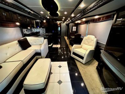 2015 Winnebago Grand Tour — interior view