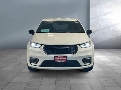 2026 Chrysler Pacifica — side profile view