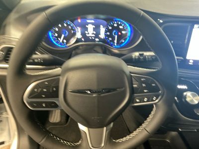 2026 Chrysler Pacifica — photo 15 view
