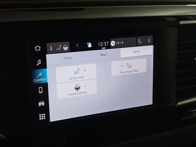 2023 Chrysler Voyager - Photo 18