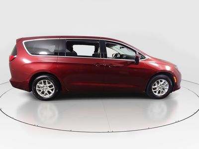 2023 Chrysler Voyager - Photo 8