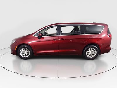 2023 Chrysler Voyager - Photo 4