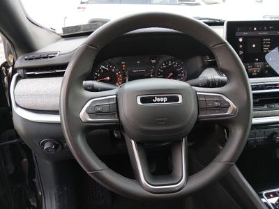 2024 Jeep Compass — photo 12 view