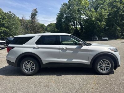 2026 Ford Explorer — photo 7 view