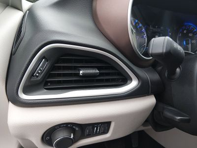 2023 Chrysler Voyager - Photo 13
