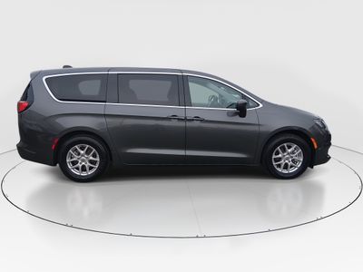 2023 Chrysler Voyager - Photo 8