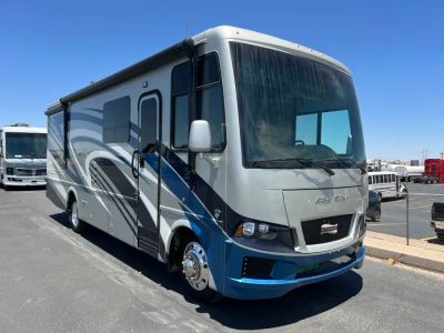 2022 Newmar BAY STAR — front three-quarter view