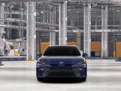 2026 Toyota Camry - Photo 2