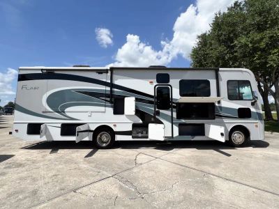2025 Fleetwood FLAIR — photo 23 view