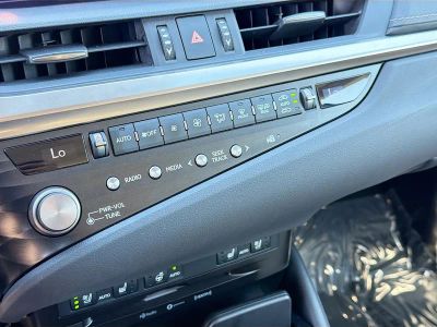 2021 Lexus ES — photo 32 view