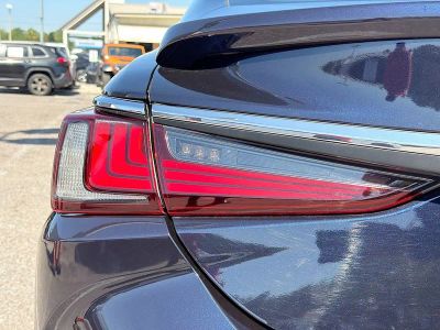 2021 Lexus ES — photo 10 view