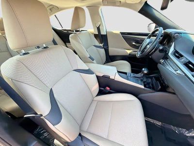 2021 Lexus ES — photo 13 view