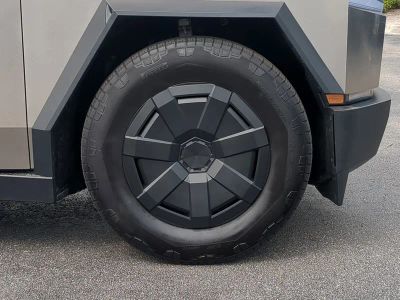 2024 Tesla Cybertruck — photo 10 view
