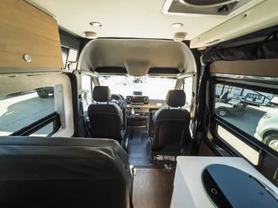 2026 Storyteller Overland DARK MODE — detail view