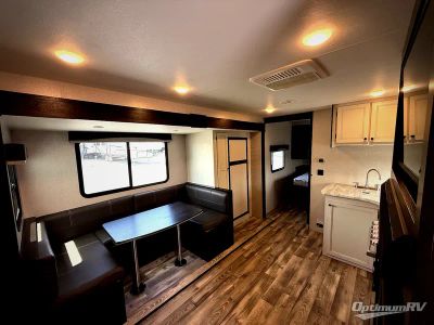 2022 Highland Ridge Silverstar S-Lite — interior view