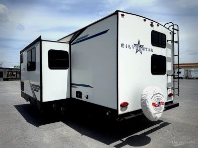 2022 Highland Ridge Silverstar S-Lite — rear three-quarter view