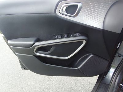 2023 Kia Soul - Photo 17