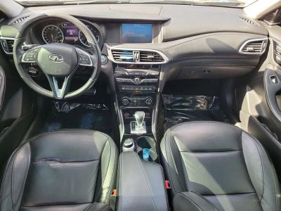 2019 INFINITI QX30 — photo 13 view