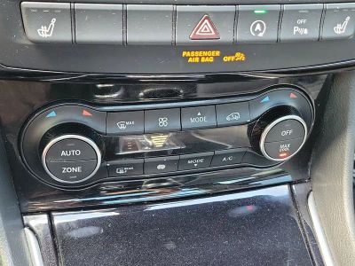 2019 INFINITI QX30 — photo 30 view