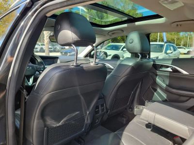 2019 INFINITI QX30 — photo 11 view