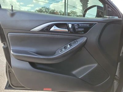 2019 INFINITI QX30 — photo 18 view