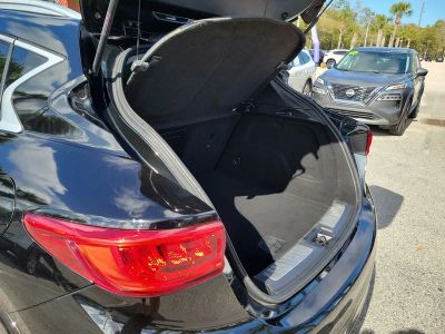 2019 INFINITI QX30 — photo 9 view