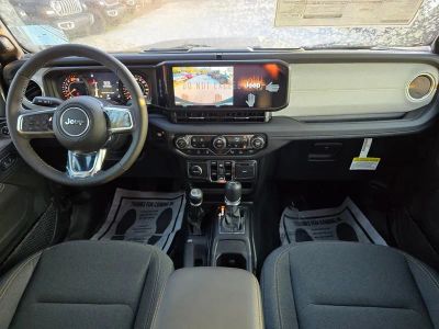 2025 Jeep Wrangler — photo 31 view