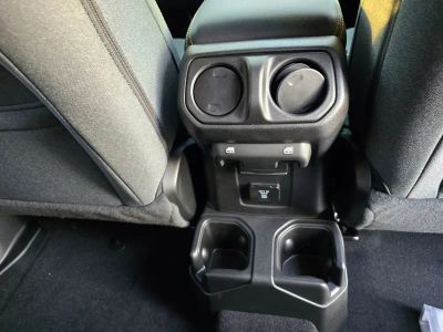 2025 Jeep Wrangler — photo 30 view