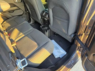 2025 Jeep Wrangler — photo 29 view