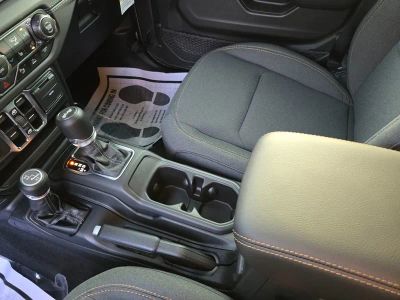 2025 Jeep Wrangler — photo 22 view