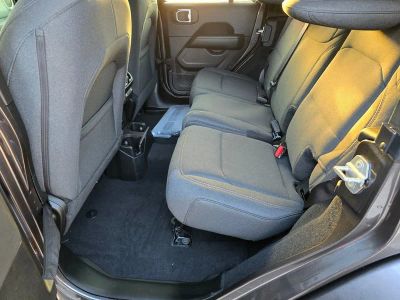 2025 Jeep Wrangler — photo 27 view