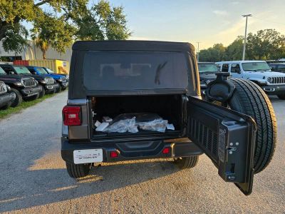 2025 Jeep Wrangler — photo 33 view