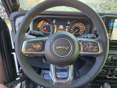 2025 Jeep Wrangler — photo 16 view