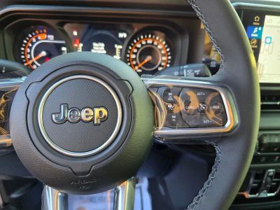 2025 Jeep Wrangler — photo 18 view