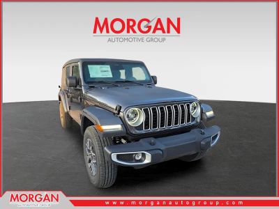 2025 Jeep Wrangler Sahara in Granite Crystal Metallic Clearcoat — front three-quarter view