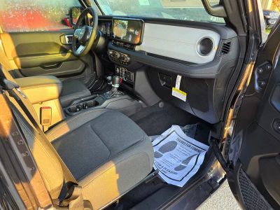 2025 Jeep Wrangler — photo 28 view