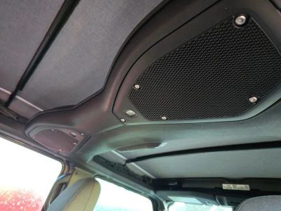 2025 Jeep Wrangler — photo 32 view
