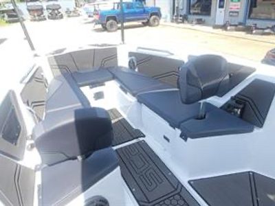 2025 Scarab 255 Open LX - Photo 12