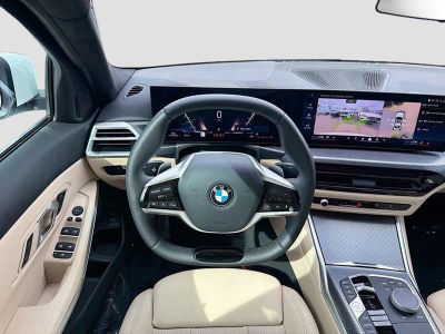 2025 BMW 3 Series — photo 17 view