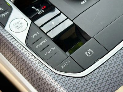 2025 BMW 3 Series — photo 30 view