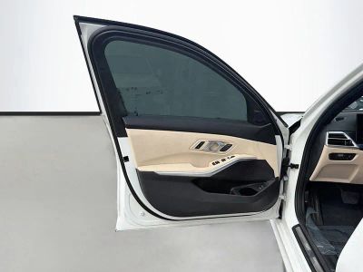 2025 BMW 3 Series — photo 22 view