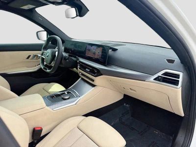 2025 BMW 3 Series — photo 14 view